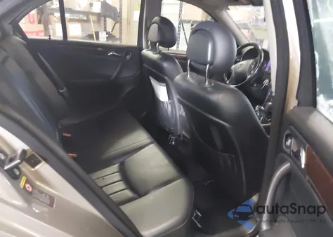 2005 Mercedes-Benz C 240 Luxury 4Matic z USA, uszkodzony, nr VIN WDBRF81J15F700074